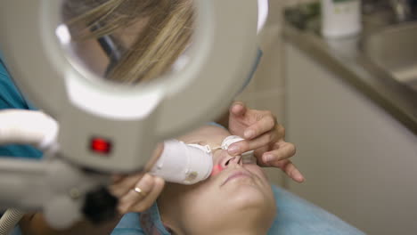 Ultraschall--Und-Laser-Gesichtsbehandlung
