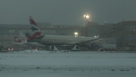 Abfertigung-Internationaler-Flüge-Am-Moskauer-Flughafen-Domodedovo-Am-Winterabend