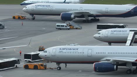 Airplanes-pushback-at-Sheremetyevo-Airport-in-Moscow-Russia