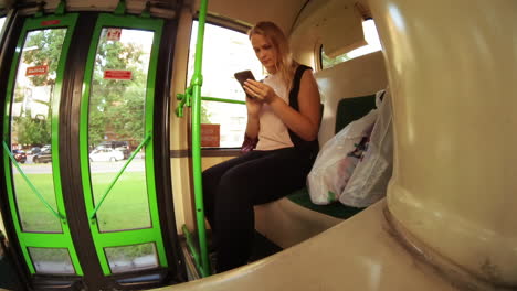 Timelapse-of-woman-with-mobile-in-the-bus