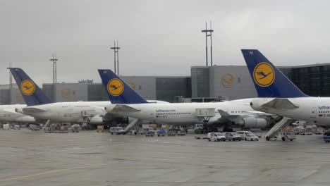 Aviones-De-Lufthansa-En-El-Aeropuerto-De-Frankfurt-Alemania