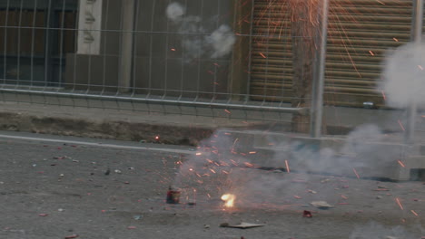 Petardo-Estallando-En-La-Calle-Celebración-De-Las-Fallas-España