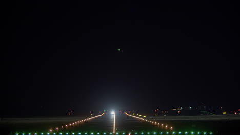 Flugzeuglandungen-In-Der-Nacht