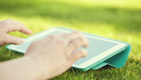 Using-touchpad-outdoor