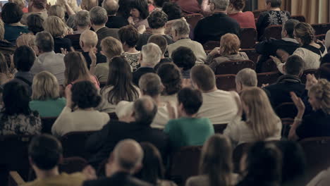 Panning-shot-of-people-applauding