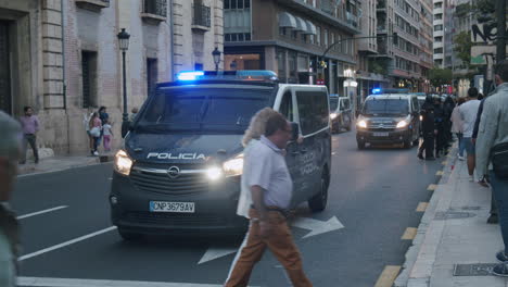 Polizeiautos-In-Der-Stadt