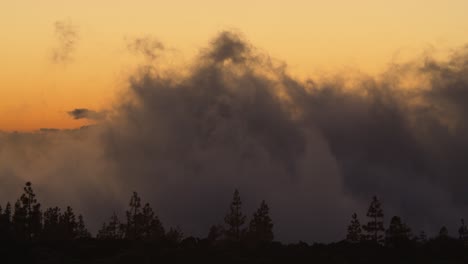 Angesicht-Zu-Angesicht-Mit-Wolken