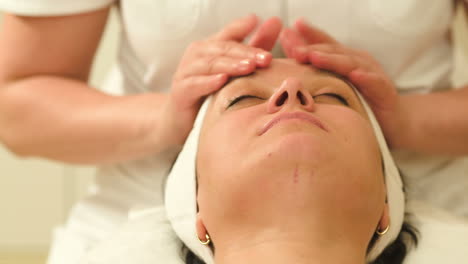 Woman-relaxing-during-facial-therapy-at-beauty-spa