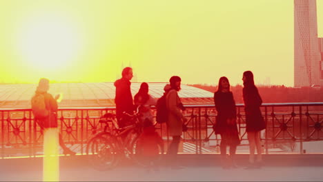 People-observing-sunset-on-the-viewing-platform-in-Moscow