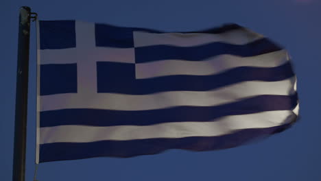 Griechische-Flagge-Flattert-Gegen-Den-Abendhimmel
