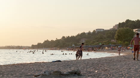 Timelapse-of-day-at-resort-with-people-on-beach