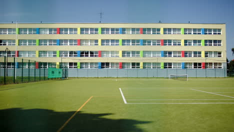 Schule-Und-Sportplatz