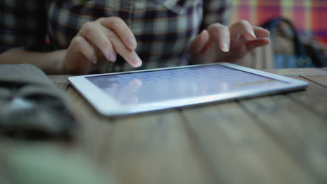 Woman-typing-on-touchpad-sitting-at-the-table