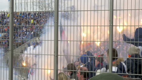 Aficionados-Al-Fútbol-Celebrando-El-Gol