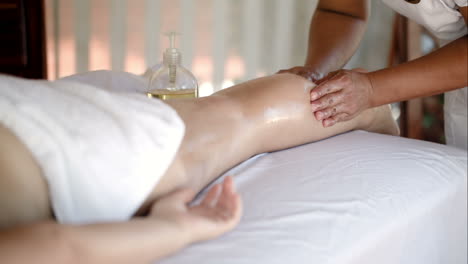 Woman-getting-massage-treatment-in-beautiful-spa