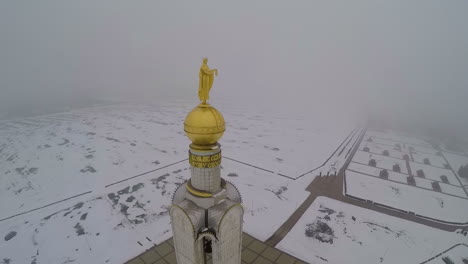Glockenturm-In-Prochorowka-Kursk,-Hervorstechende-Luftaufnahme