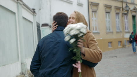 Man-meeting-beloved-woman-with-flowers