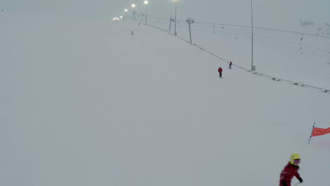 über-Die-Skifahrer-Und-Snowboarder-Fliegen