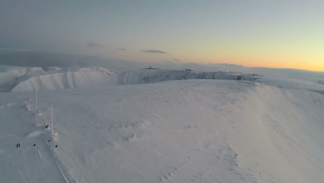 Flug-über-Schneebedeckte-Chibinski-Berge