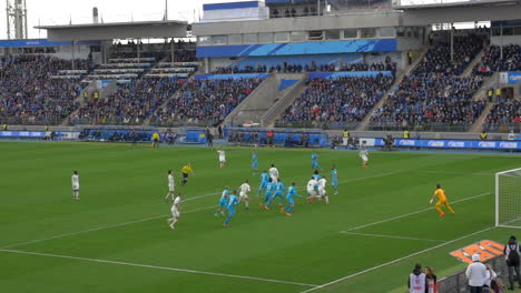 Jugador-De-Fútbol-Tomando-Un-Tiro-Libre