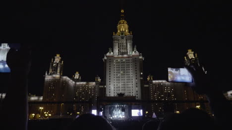 Beim-Konzert-We-Are-Together-Spielen-Lieder-Der-Band-Kino-Gleichzeitig-In-St.-Petersburg-Und-Moskau