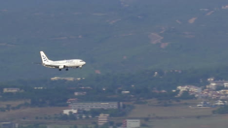 Aterrizaje-Del-Avión-De-Ellinair