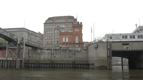 Blick-Auf-Den-Fluss-Hamburg