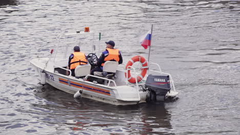 Lancha-Motora-Del-Ministerio-Ruso-De-Situaciones-De-Emergencia