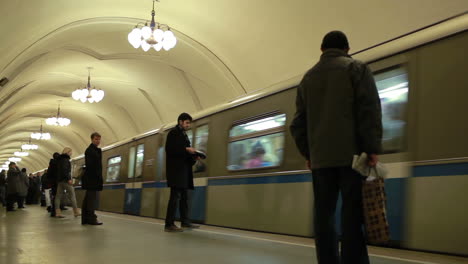 Ankunft-Des-Zuges-An-Der-U-Bahn-Station