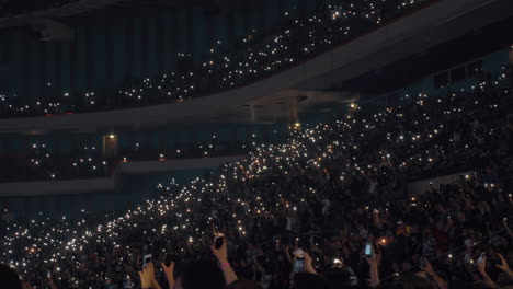 People-waving-cell-flashlights-at-the-music-concert