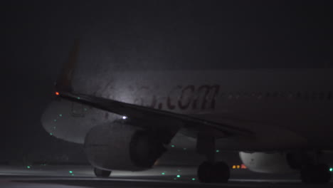 Night-winter-view-of-plane-on-landing-strip