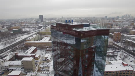 Blick-Auf-Ein-Modernes-Gebäude-Im-Winter