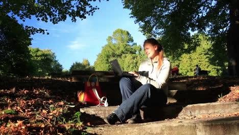 Young-woman-working-outdoors-on-a-laptop