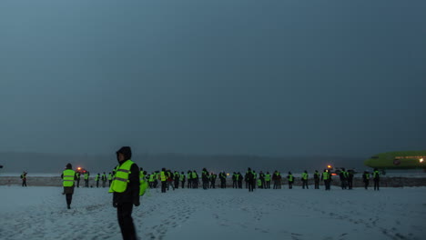 Timelapse-of-spotters-taking-photos-of-planes-in-Domodedovo-Airport-Moscow