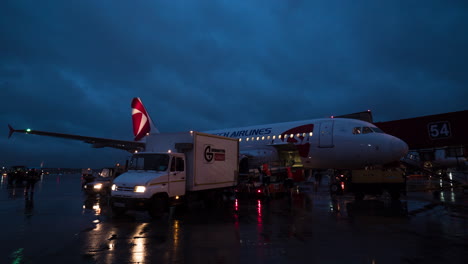 Timelapse-of-workers-finishing-luggage-loading-on-Czech-Airlines-plane