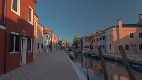 Peaceful-and-picturesque-view-of-Burano-island-with-colored-houses-and-canal