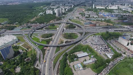 Verkehr-Auf-Dem-Moskauer-Autobahnkreuz,-Luftaufnahme