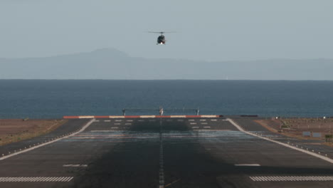 Un-Helicóptero-De-Aterrizaje