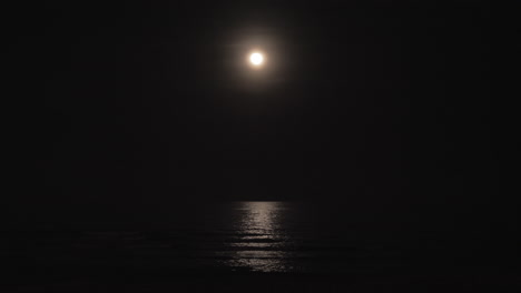 Luna-Y-Mar-En-La-Noche-Oscura