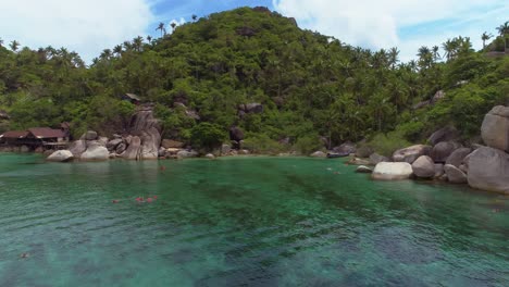 Nadar-Con-Máscara-En-La-Laguna-De-Coral