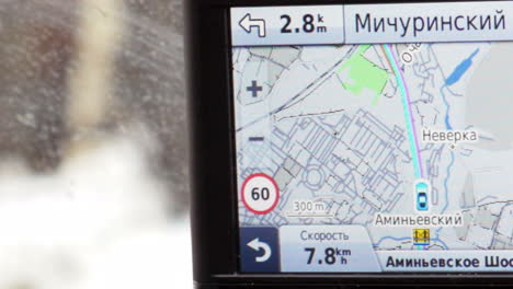 GPS-En-El-Coche-Que-Muestra-La-Velocidad-Y-La-Distancia-Del-Camino.