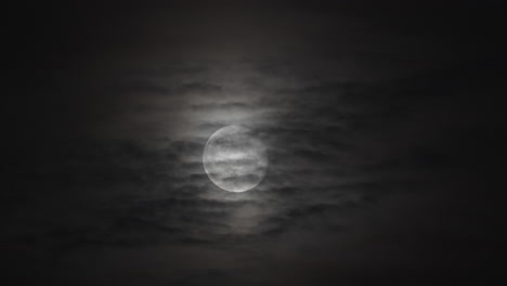 Großer-Mond-Am-Nachthimmel
