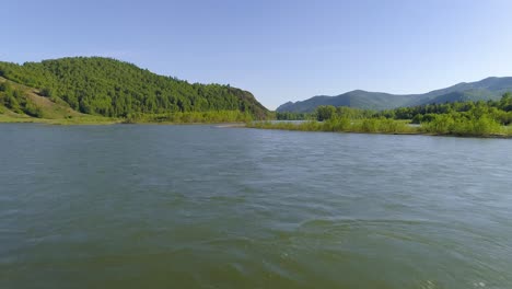 Volando-Rápido-Sobre-El-Río-2