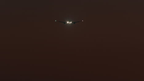 Das-Flugzeug-Landet-Nachts