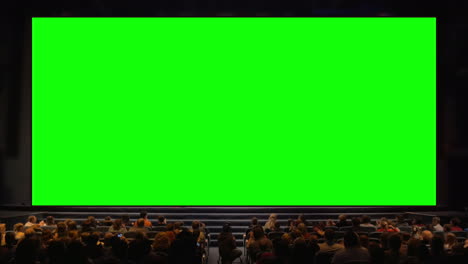 Menschen-Im-Auditorium-Mit-Chroma-Key-Bildschirm