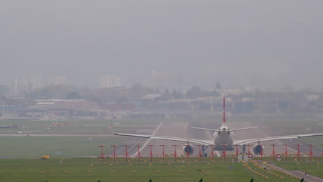 Los-Aviones-De-Swiss-Airlines-Despegan-Del-Aeropuerto---Timelapse