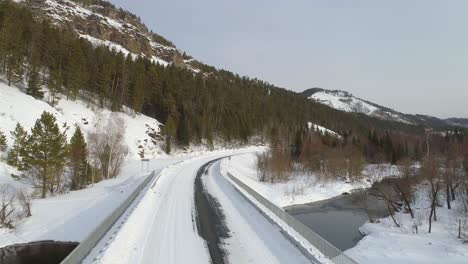 Paisaje-Aéreo-De-Invierno-Con-Puente