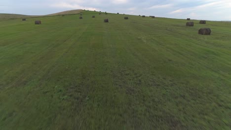 Paisaje-Aéreo-De-Otoño-Con-Estepa-Verde