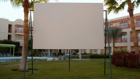 Blank-presentation-screen-with-palms