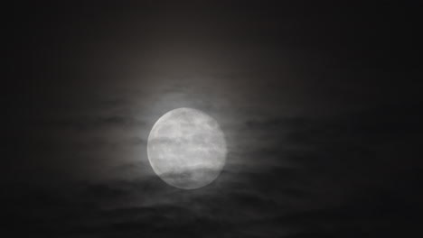 Großer-Grauer-Mond-Am-Nachthimmel